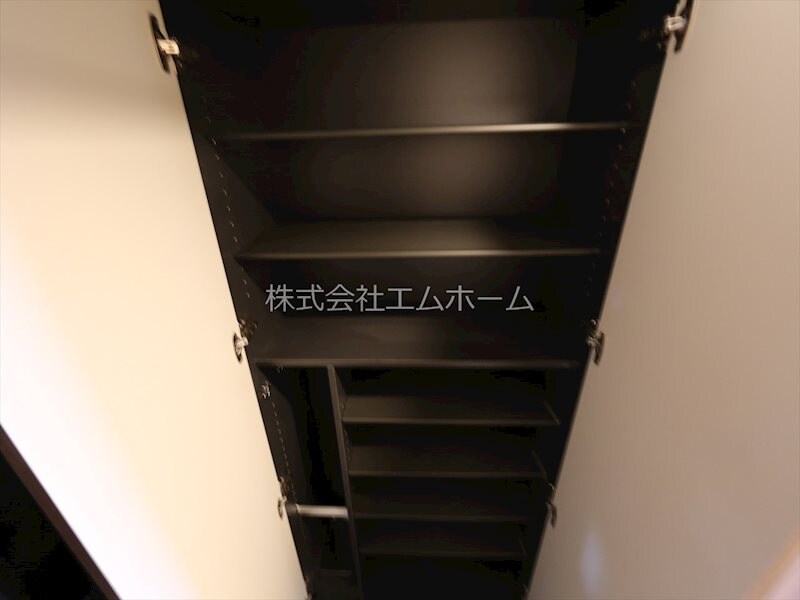 物件内観写真6　(玄関　シューズボックス付（収納充実してます）)