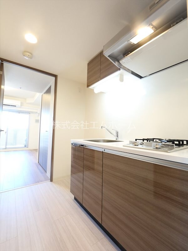 物件内観写真13　(システムキッチン（ガス2口）冷蔵庫・レンジ等ご用意できます)