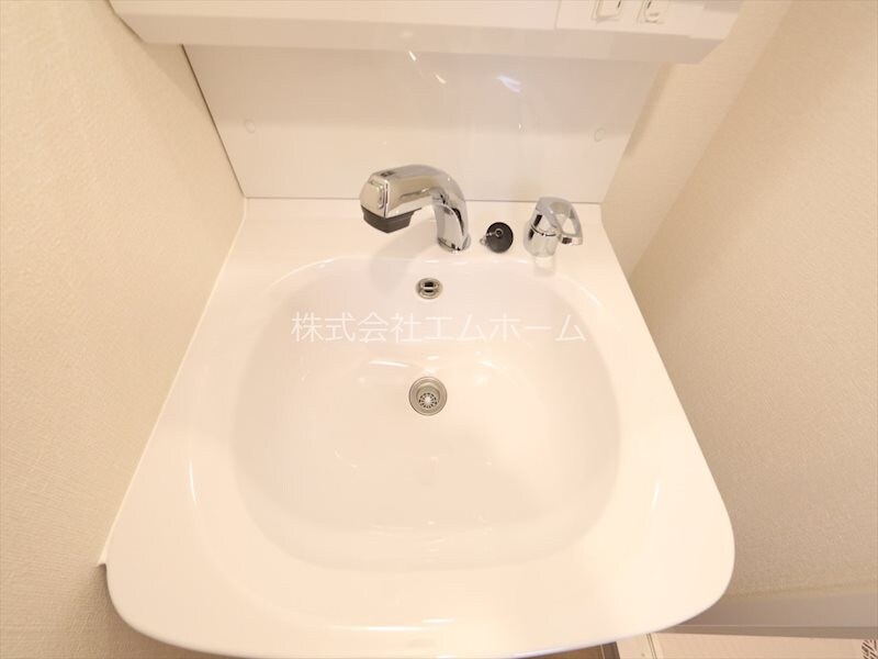 物件内観写真20　(脱衣所　独立洗面台（シャンプードレッサー付）)
