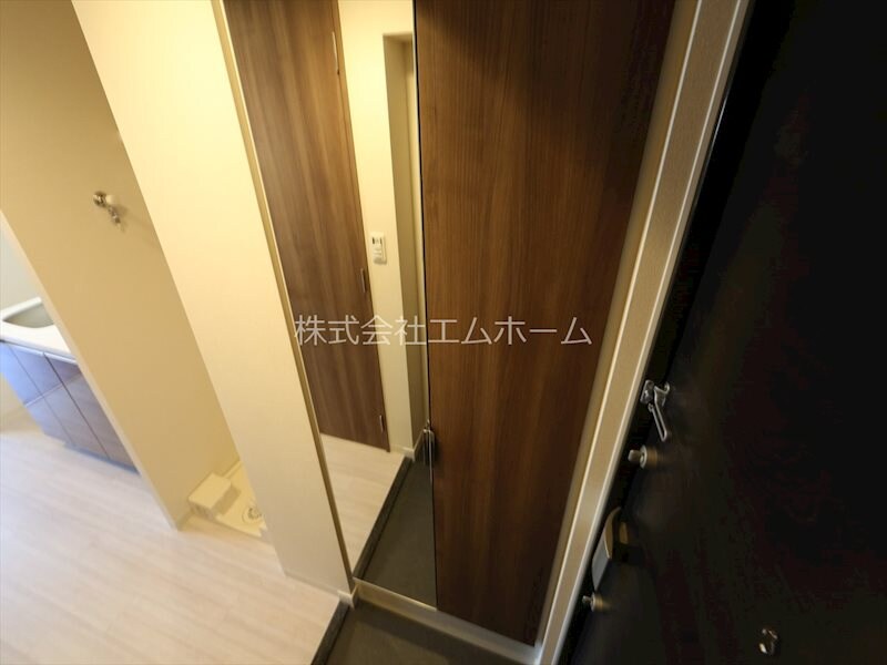 物件内観写真22　(玄関　シューズボックス付（収納充実してます）)