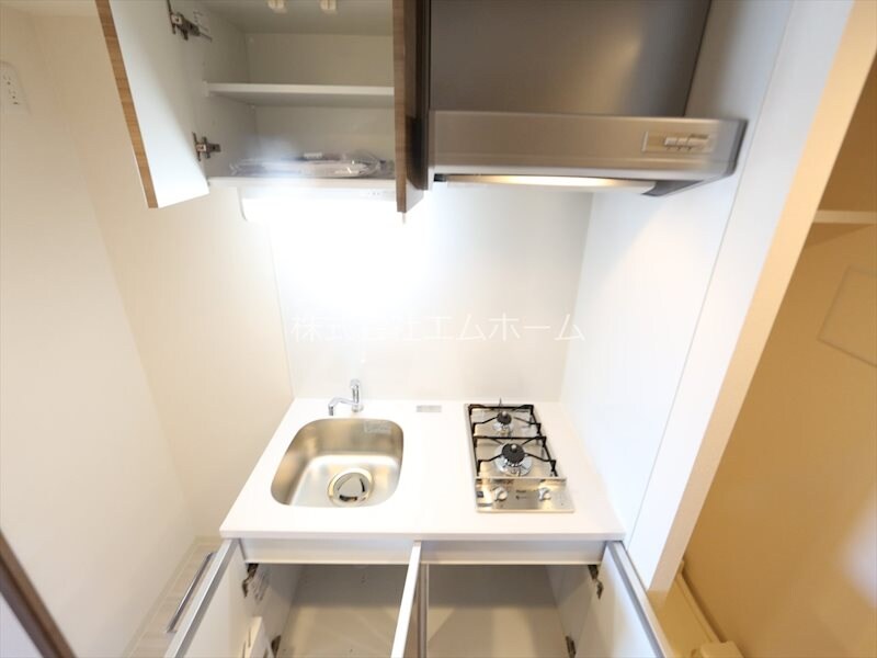 物件内観写真29　(システムキッチン（ガス2口）冷蔵庫・レンジ等ご用意できます)