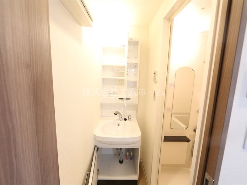 物件内観写真31　(脱衣所　独立洗面台（シャンプードレッサー付）)
