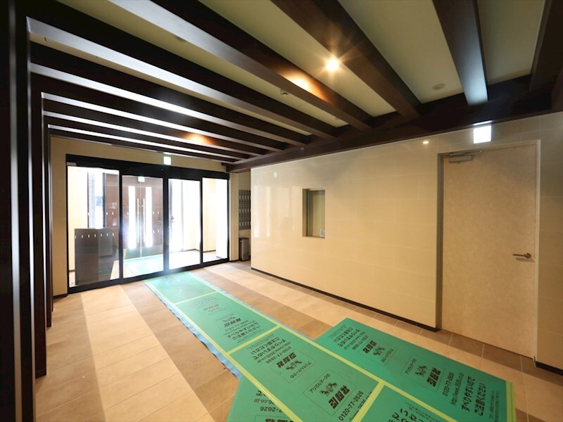 物件内観写真33　(エントランス　オートロック　宅配ＢＯＸ　防犯カメラ)