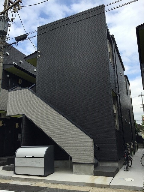 物件外観写真1　(外観　デザイナーズ　光インターネット無料)