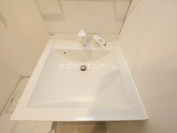 トイレ(脱衣所　独立洗面台（シャンプードレッサー）洗濯機用意できます)