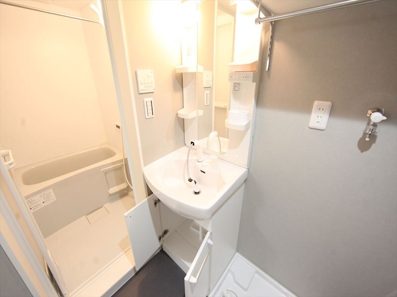 物件内観写真3　(脱衣所　独立洗面台（シャンプードレッサー付）　イメージ写真)