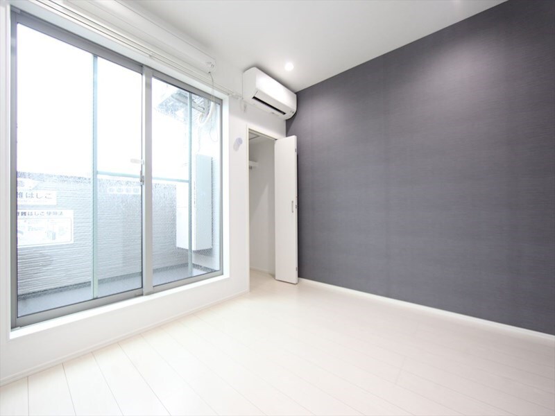 物件内観写真10　(洋室5.7帖　クローゼット付　バルコニー　イメージ写真)