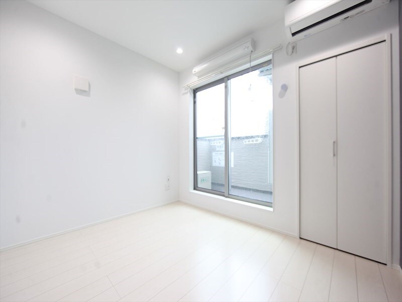 物件内観写真19　(洋室5.7帖　クローゼット付　バルコニー　イメージ写真)