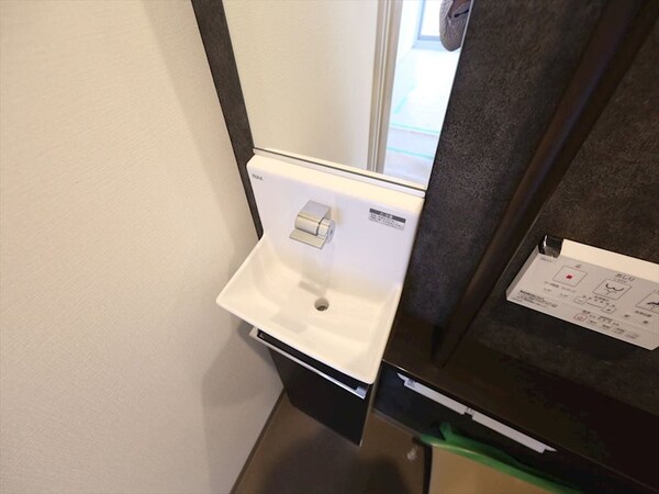 トイレ(トイレに手洗い場付)