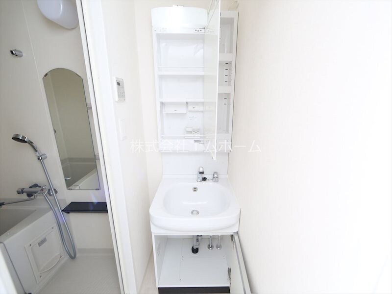 物件内観写真24　(脱衣所　独立洗面台（シャンプードレッサー付）)
