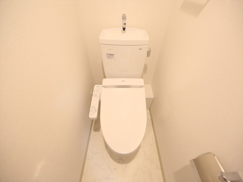 物件内観写真5　(温水洗浄暖房便座付トイレ)