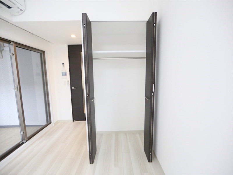 物件内観写真6　(クローゼット（収納充実してます）)