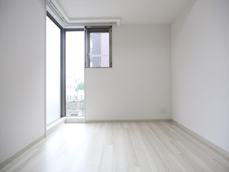 物件内観写真9　(洋室6.2帖　2面採光　クローゼット付　バルコニー)