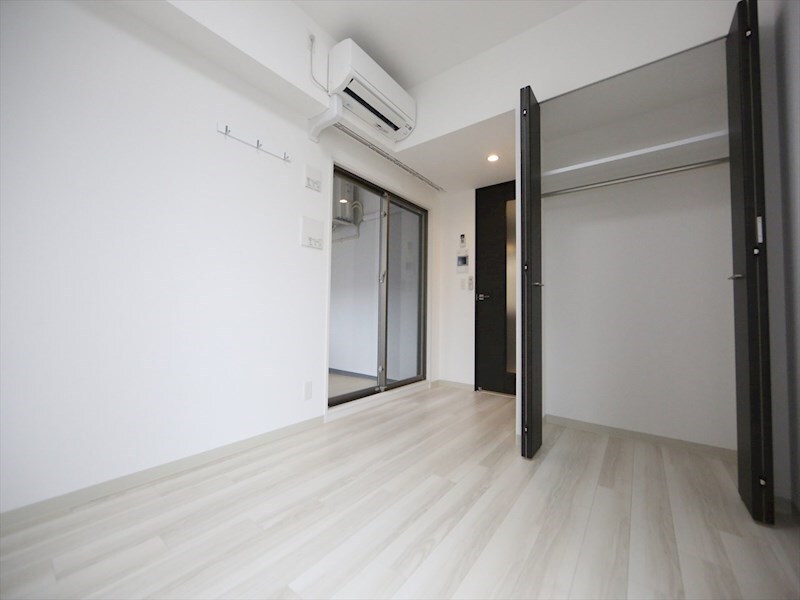 物件内観写真14　(洋室6.2帖　クローゼット付（収納充実してます）)