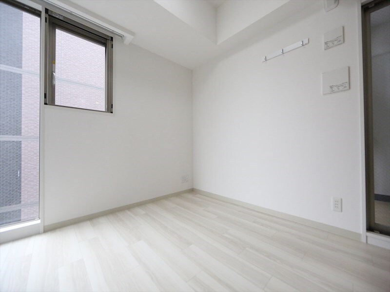 物件内観写真15　(洋室6.2帖　2面採光　クローゼット付　バルコニー)