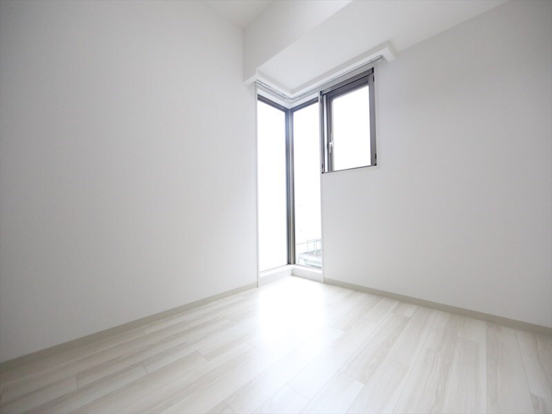 物件内観写真23　(洋室6.2帖　2面採光　クローゼット付　バルコニー)