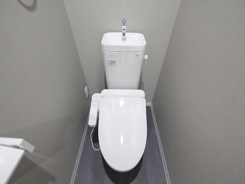 物件内観写真5　(温水洗浄暖房便座付トイレ)