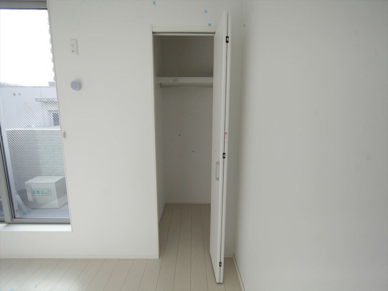 物件内観写真6　(クローゼット（収納充実してます）)