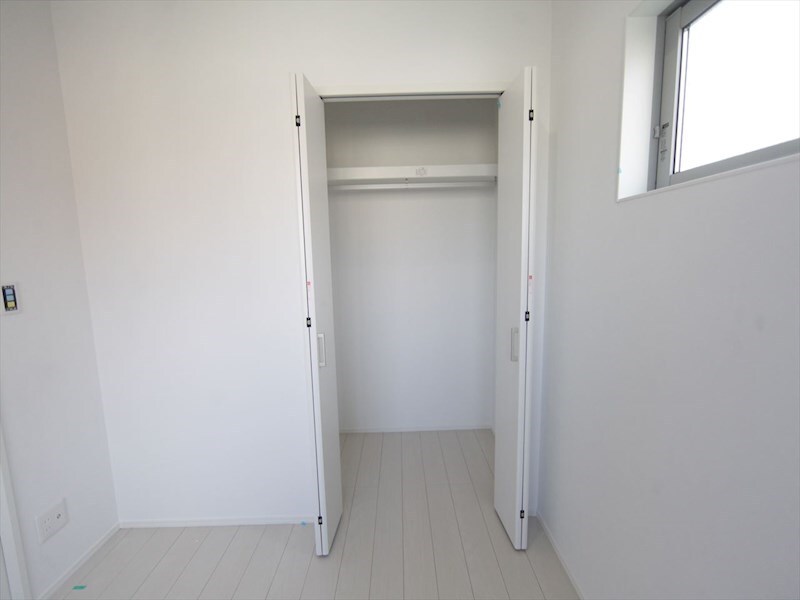 物件内観写真8　(クローゼット（収納充実してます）)