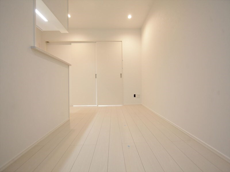 物件内観写真14　(ＬＤＫ8.1帖　洋室4.7帖　つなげても仕切っても使えます)