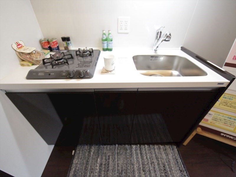 物件内観写真28　(システムキッチン（ガス2口コンロ付）)