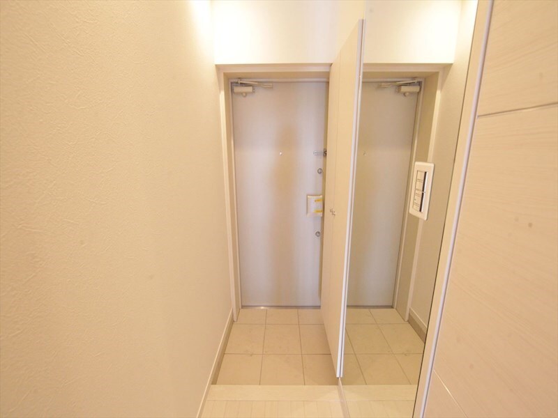 物件内観写真6　(玄関　シューズボックス付（収納充実してます）)