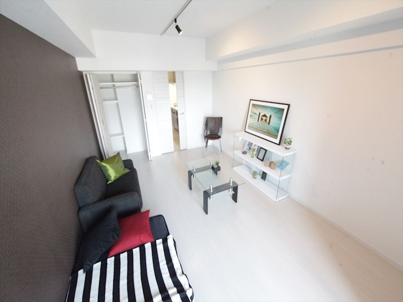 物件内観写真9　(洋室9.2帖　クローゼット付（収納充実してます）)