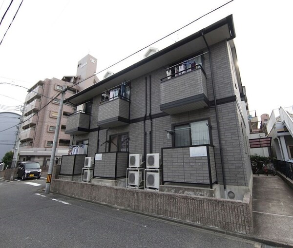 外観(外観　屋根付き駐輪場有り)