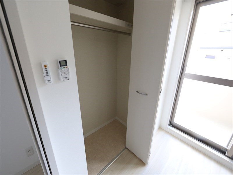 物件内観写真8　(クローゼット（収納充実してます）)
