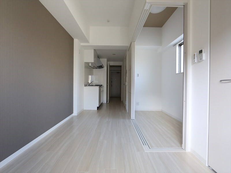 物件内観写真14　(ＬＤＫ8帖　洋室2帖　つなげても仕切っても使えます)