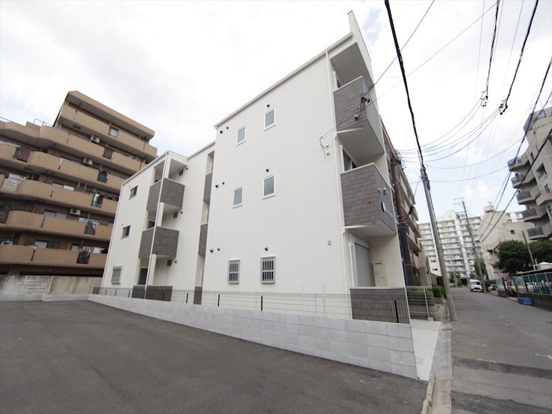 物件外観写真1　(外観　防犯カメラ付　デザイナーズ　インターネット無料)