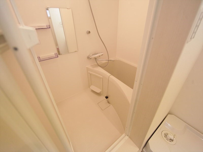 物件内観写真4　(バスルーム　浴室暖房乾燥機付き)