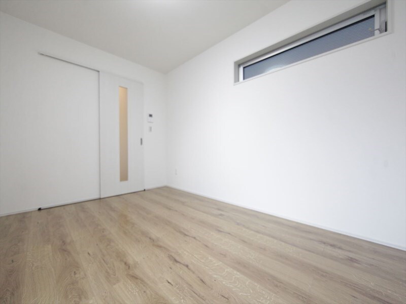 物件内観写真9　(洋室7.7帖　クローゼット付（収納充実してます）)