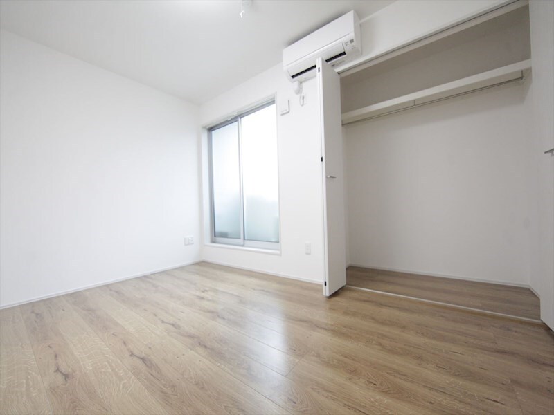 物件内観写真14　(洋室7.7帖　クローゼット付（収納充実してます）)