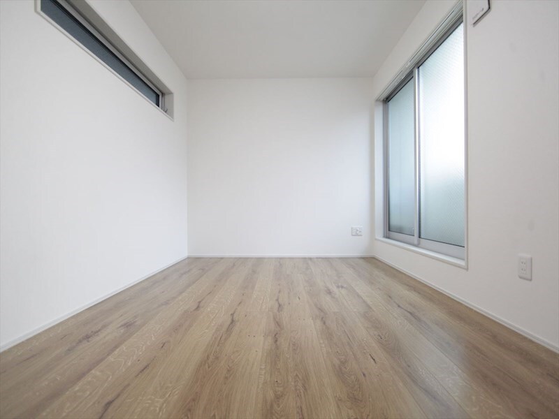 物件内観写真15　(洋室7.7帖　エアコン完備　バルコニー)