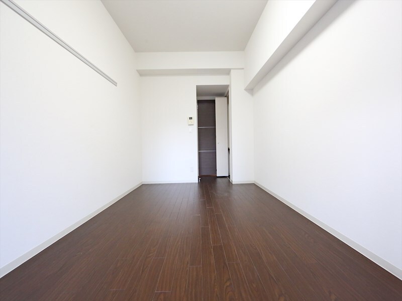 物件内観写真9　(洋室9.5帖　クローゼット付（収納充実してます）)