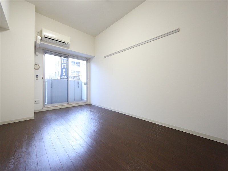 物件内観写真19　(洋室9.5帖　エアコン完備　クローゼット付　南面バルコニー)