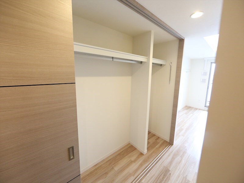 物件内観写真6　(クローゼット（収納充実してます）)