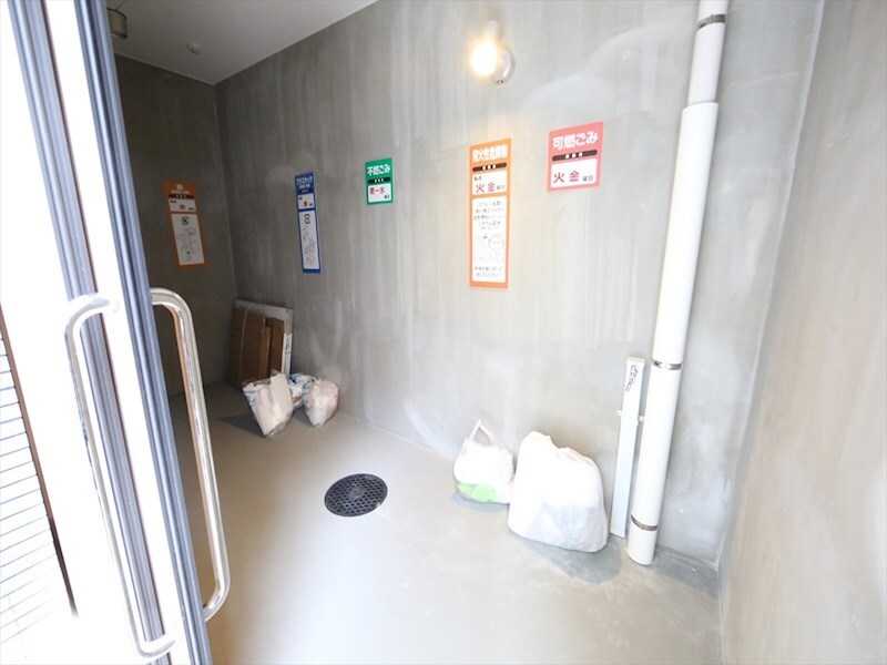 物件内観写真28　(敷地内ゴミ捨て場)