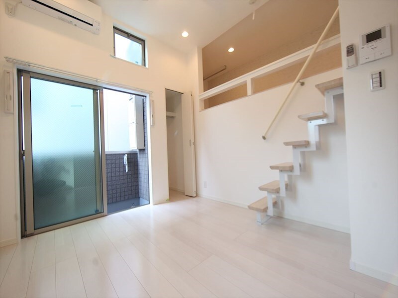 物件内観写真2　(洋室6.5帖　ロフト6.2帖（収納にも寝室にも使えます）)