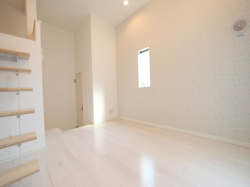 物件内観写真14　(洋室6.5帖　ロフト6.2帖（収納にも寝室にも使えます）)