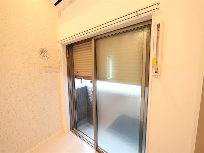 物件内観写真29　(バルコニー　1階防犯シャッター付)