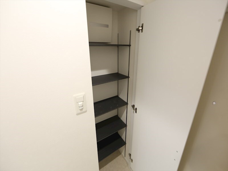 物件内観写真6　(玄関　シューズボックス付（収納充実してます）)