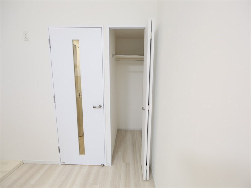 物件内観写真8　(クローゼット（収納充実してます）)