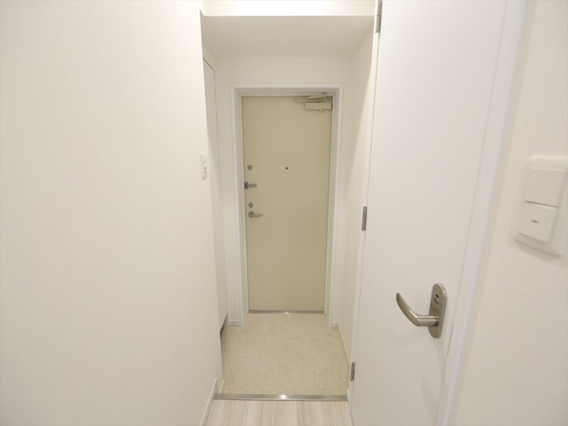 物件内観写真18　(玄関　シューズボックス付（収納充実してます）)