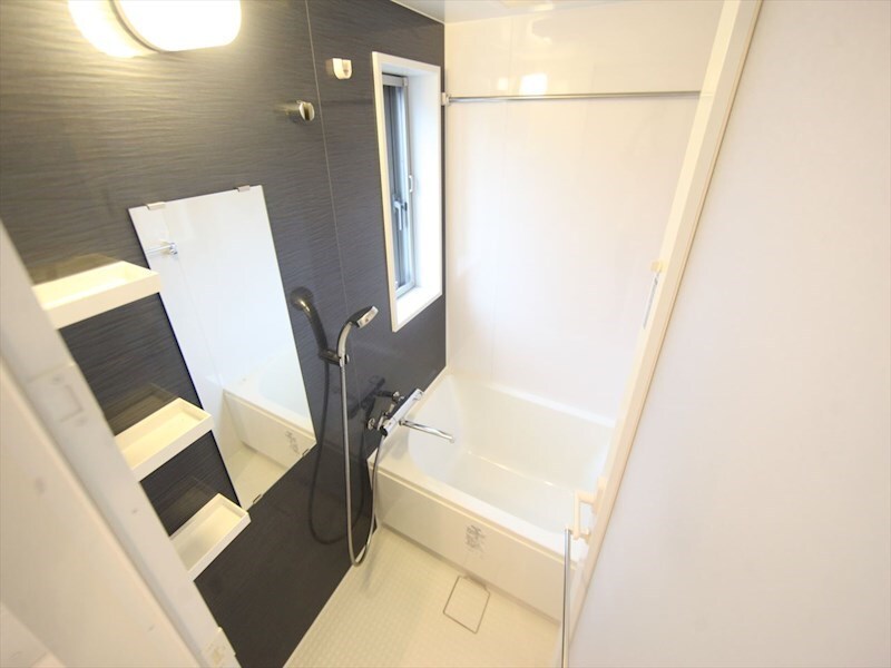 物件内観写真4　(バスルーム　浴室暖房乾燥機付き)