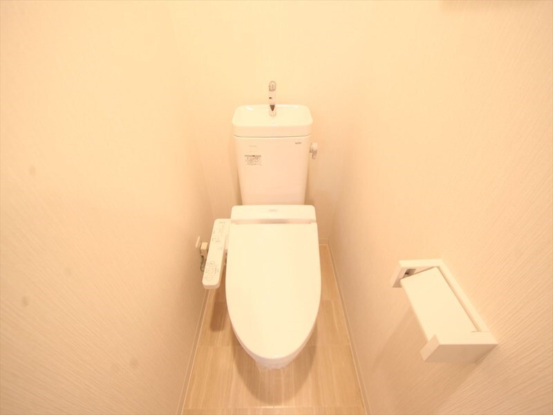 物件内観写真5　(温水洗浄暖房便座付トイレ)