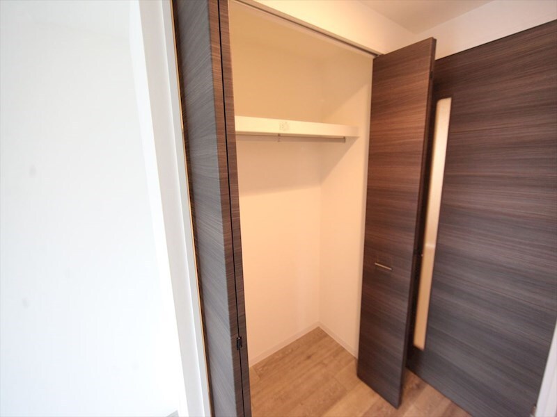物件内観写真6　(クローゼット（収納充実してます）)