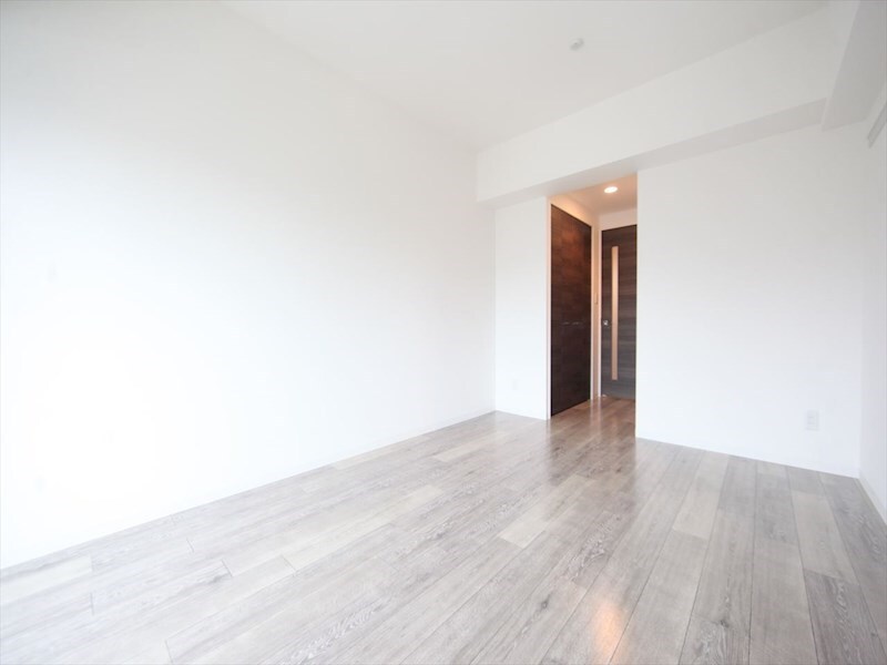 物件内観写真15　(洋室9.1帖　クローゼット付（収納充実してます）)