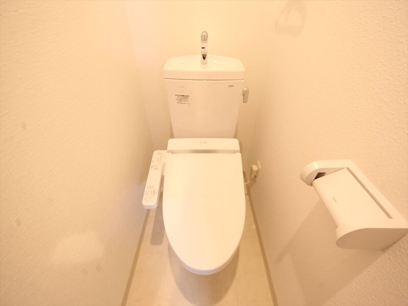 物件内観写真5　(温水洗浄暖房便座付トイレ)